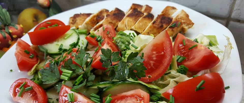 Grillezett csirkemell, vegyes salátával - Bosnyák Gréta Renáta receptje